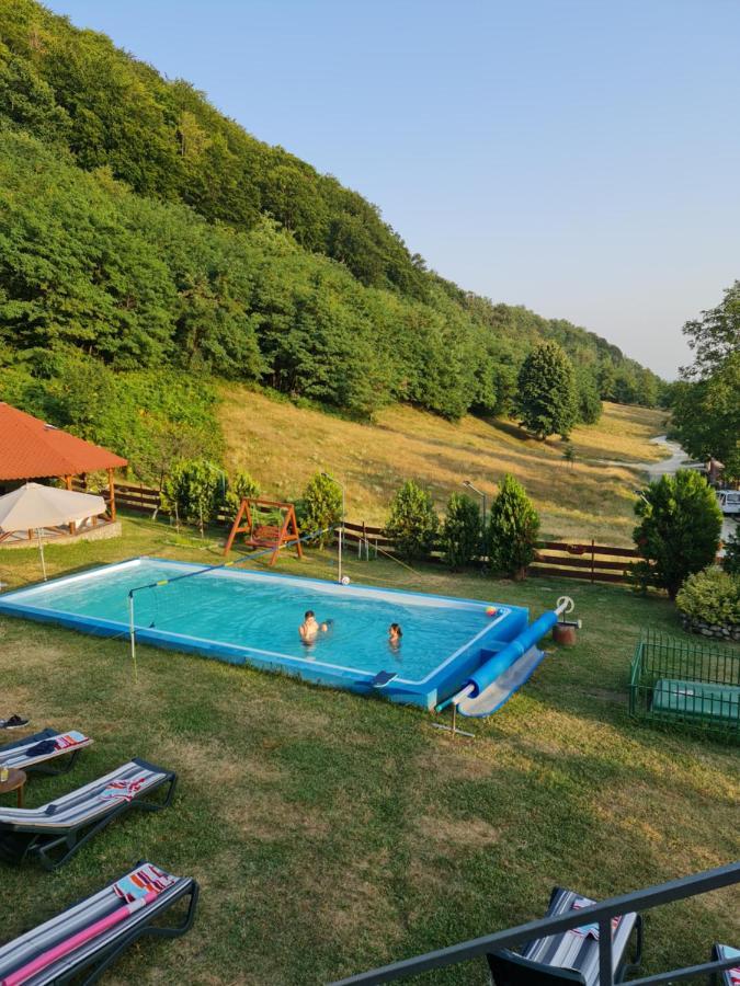 Pensiunea Castania - Pensiune Cu Piscina La Munte Polovragi Kültér fotó