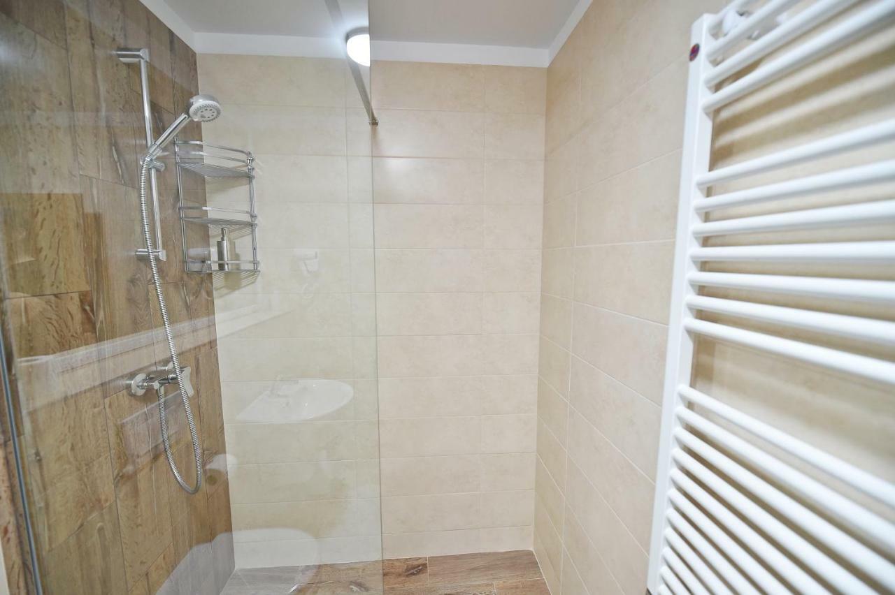 Pensiunea Castania - Pensiune Cu Piscina La Munte Polovragi Kültér fotó
